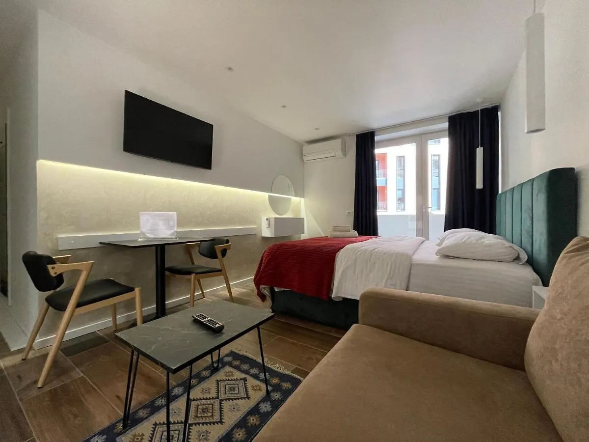 Le Petit Central Apartments Tirana 0*,