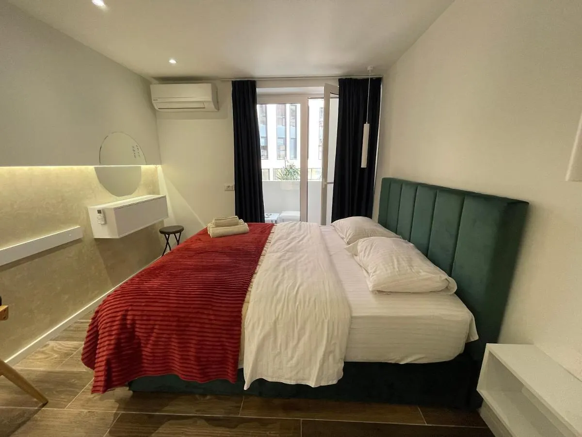 Le Petit Central Apartments Tirana 0*,  Albania