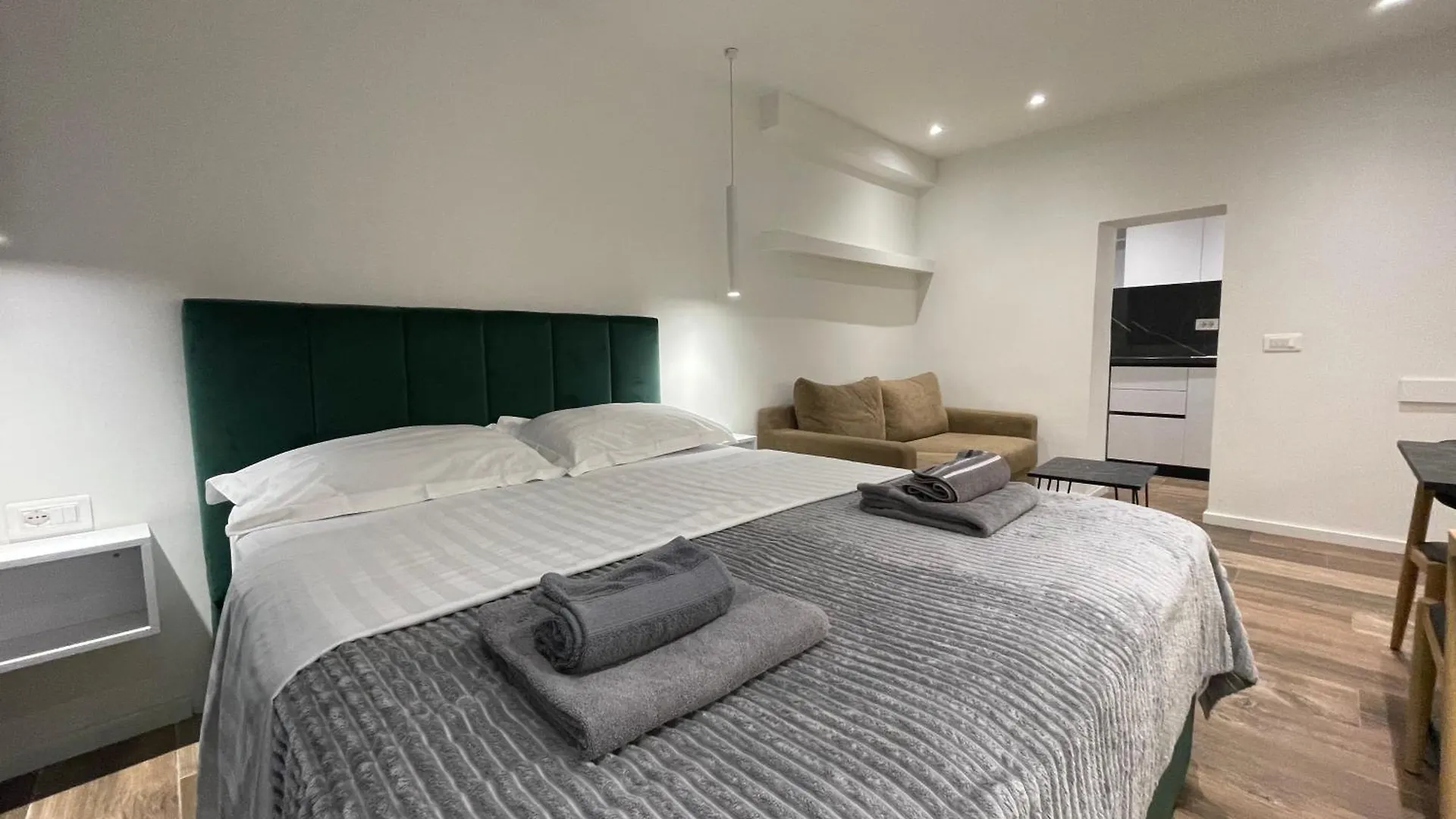 Le Petit Central Apartments Tirana