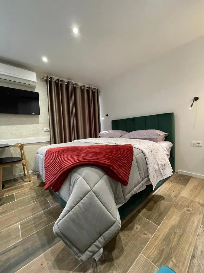 Le Petit Central Apartments Тирана Албания