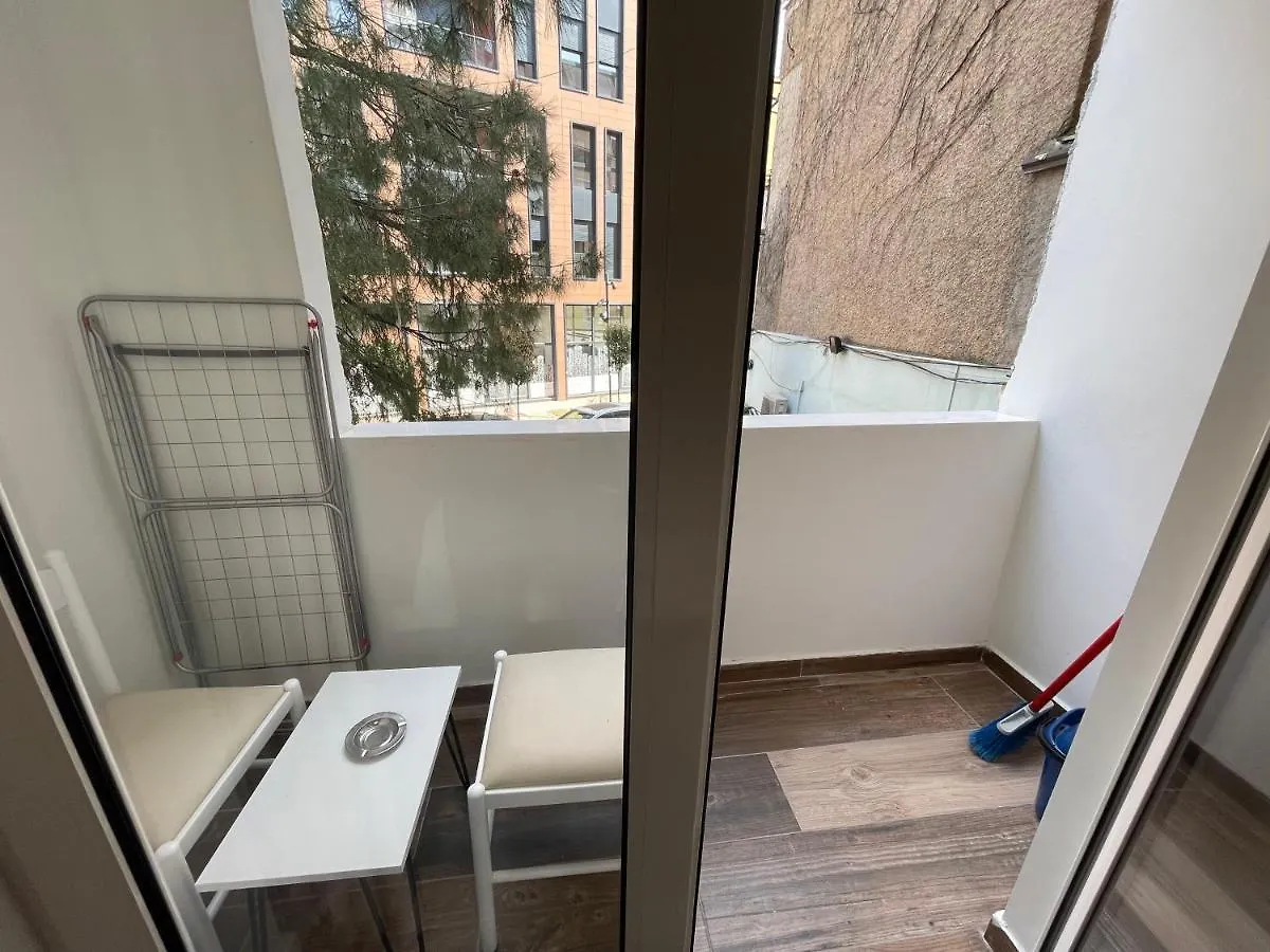 Le Petit Central Apartments Тирана Албания