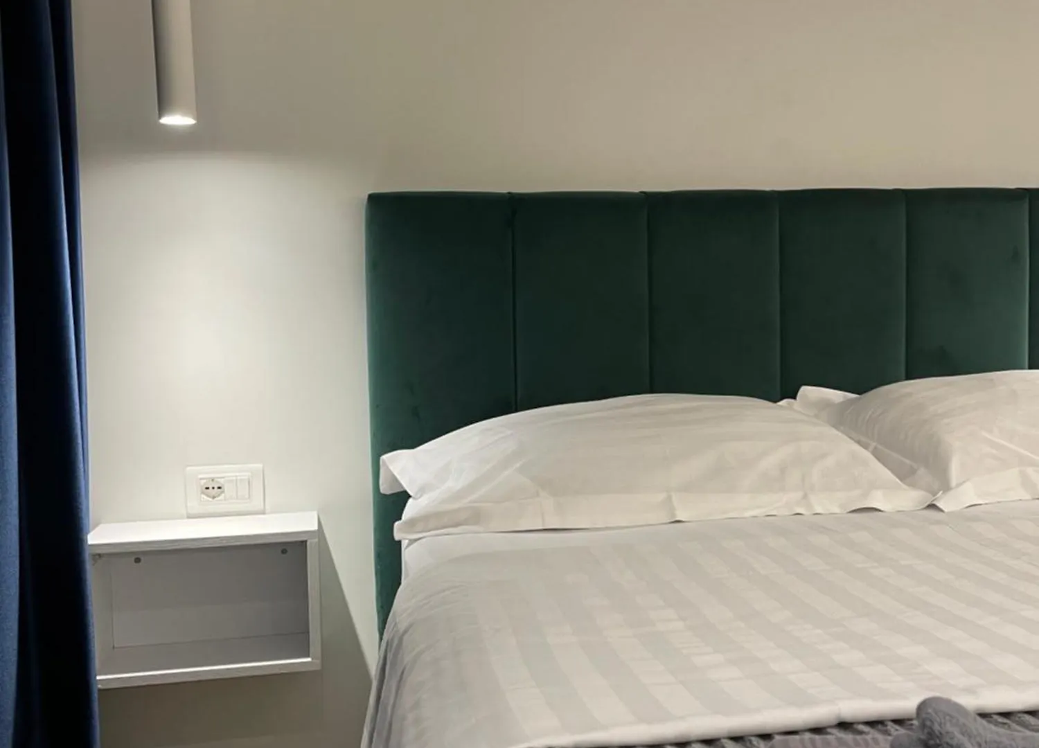 Le Petit Central Apartments Тирана Албания